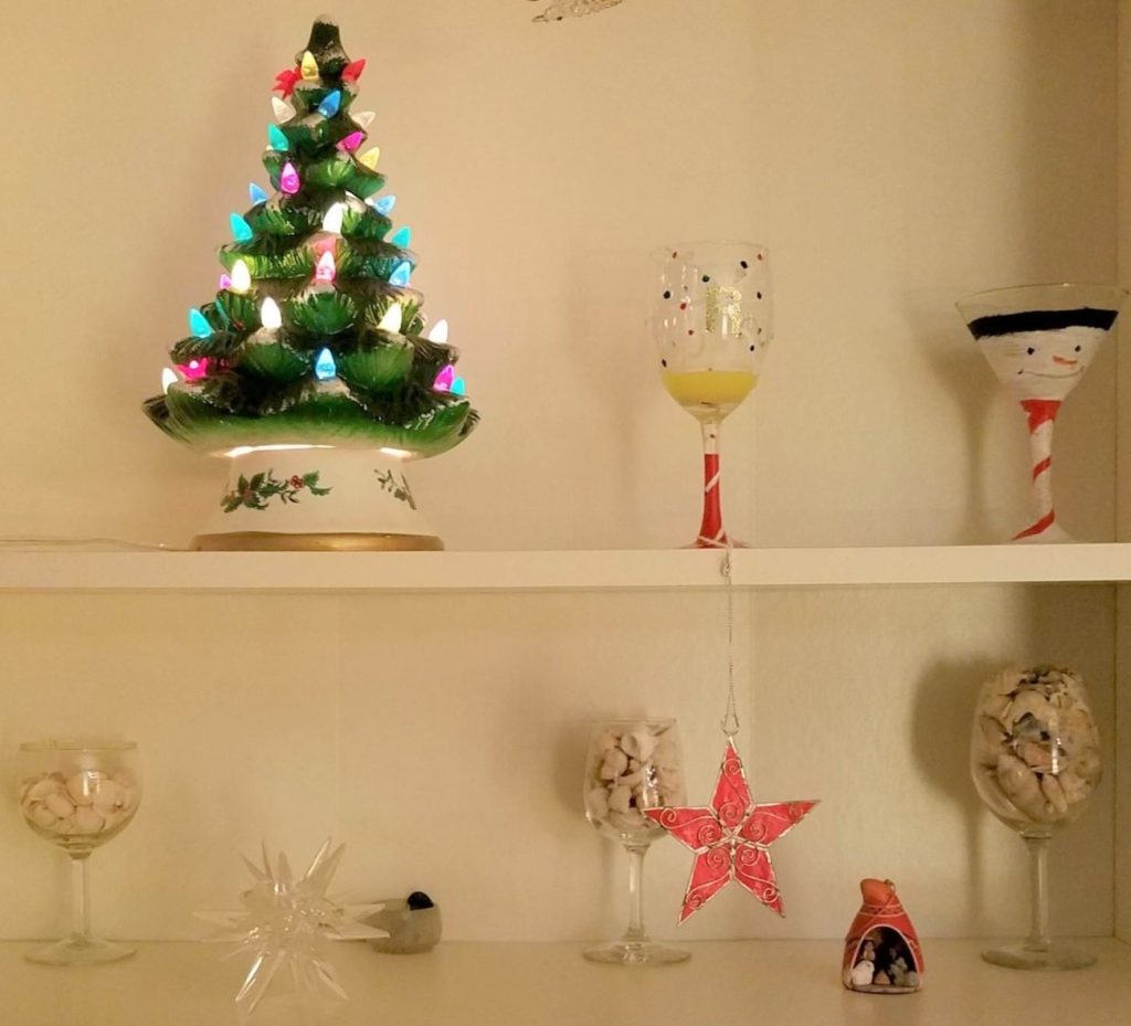 Christmas décor and year-round décor can be friends