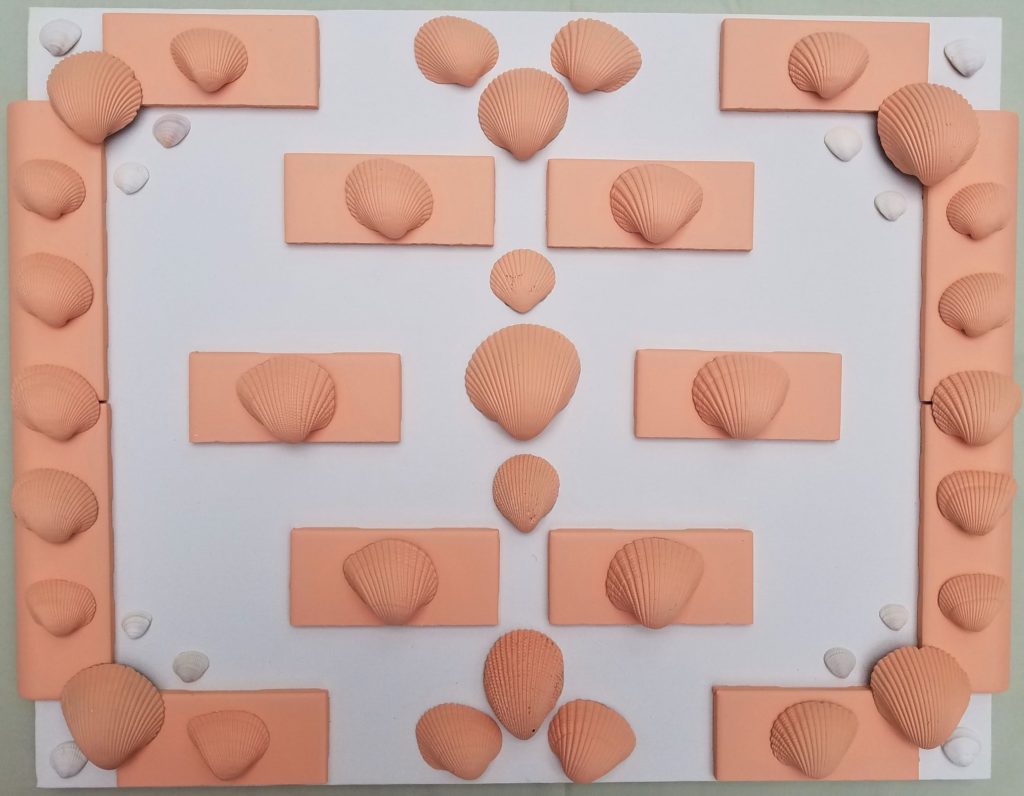 Seaside Color canvas with tiles and shells