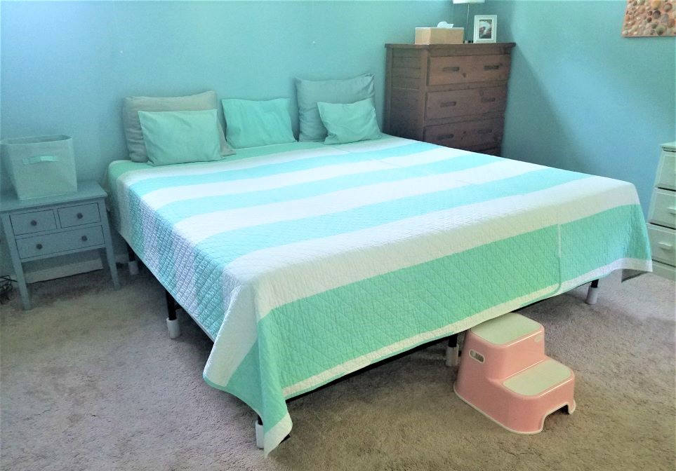 Functional decor: a happy and comfortable bed