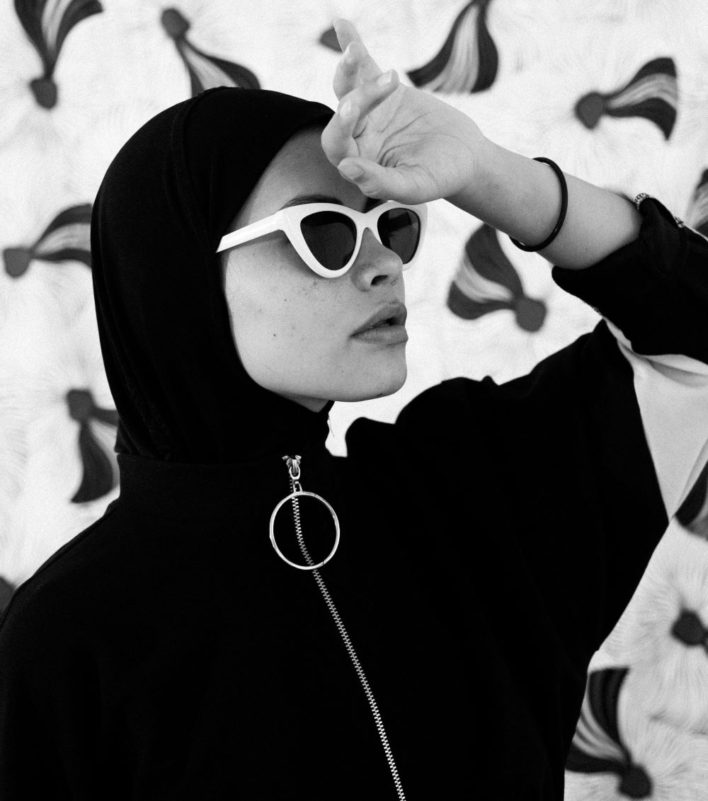 A zip-down top allows easy breastfeeding