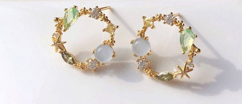 Circle stud earrings