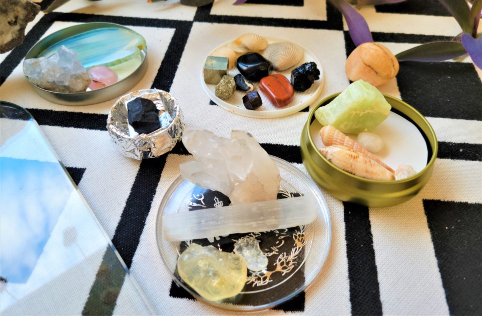 Crystals to represent people or objects of gratitude